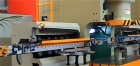 小型单机落地式机械手